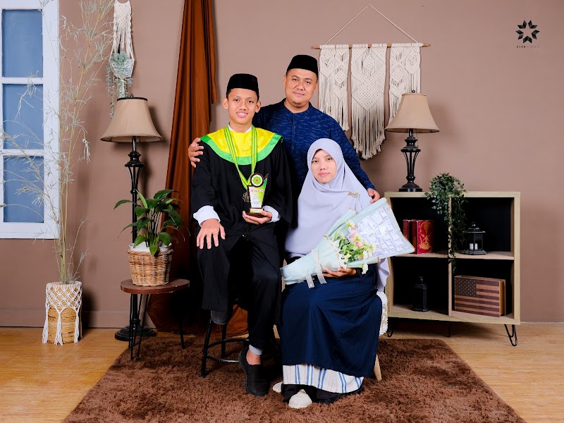 Merajut Mimpi di Tepi Sungai Cilacap: GALERI ANINDITA WEDDING